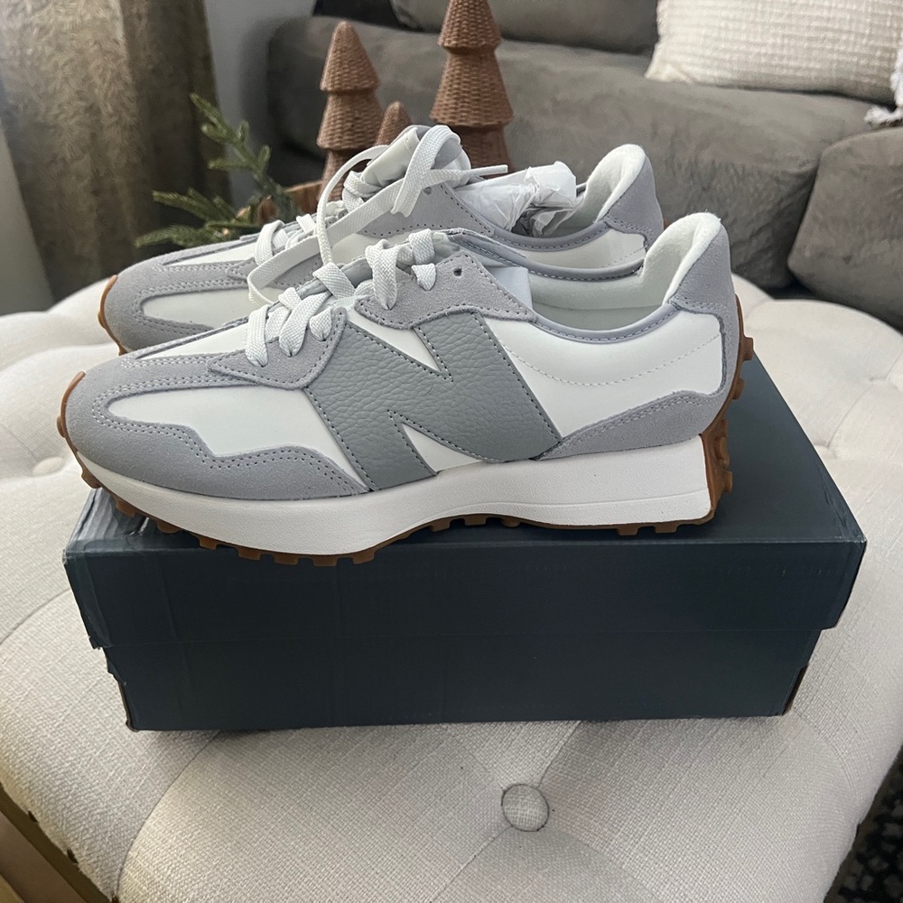 Women's New Balance 327 Shoes Size 10